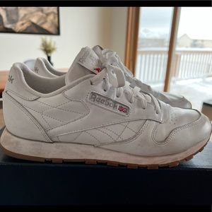 Women’s size 9 Classic Reebok